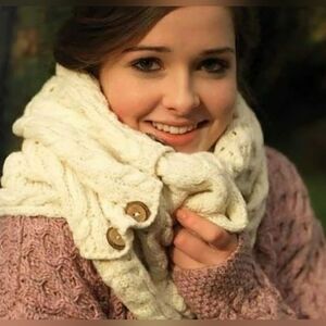 NWT Carraigdonn 100% Merino Wool Women's Infinity Scarf With Buttons Cowl Chunky